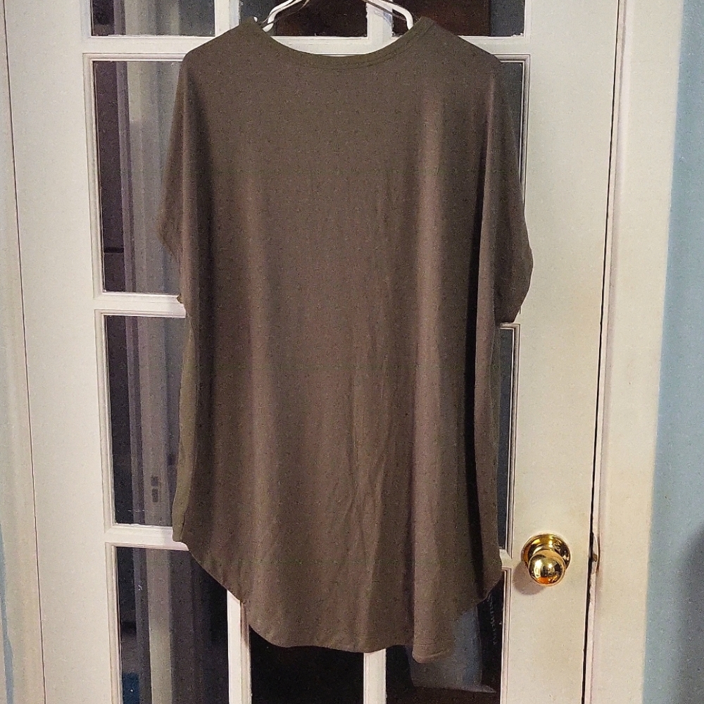 Casual women's top with floral printed design front green 1X size Brand new tag. - Picture 5 of 6